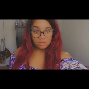 Meet your Posher, Akia